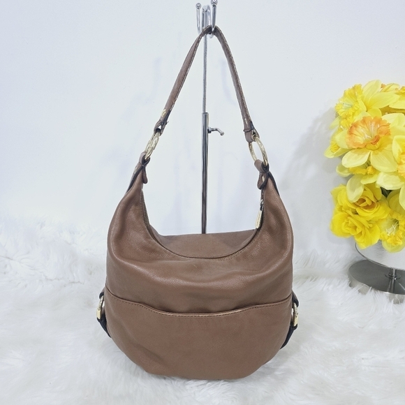 Michael Kors leather hobo with one main compartment and two outside compartments - Picture 4 of 17